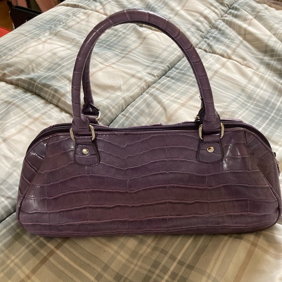 Lavender handbag/like new - Picture 3 of 5